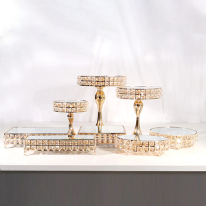 Gran Venta Decoración para Fiesta de Cumpleaños Juego de 3 Soportes para Postres Exhibidor de Pasteles de Metal y Cristal Dorado para Pasteles de <span class=keywords><strong>Boda</strong></span> - Product Image 1