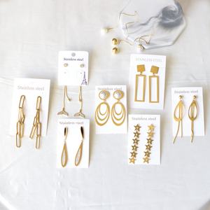 ต่างหูห้อยประดับจี้ชุบทอง 14K 18K PVD สแตนเลสสตีลกันน้ำ ป้องกันอาการแพ้ ผลิตตามสั่งขายส่ง สำหรับงานปาร์ตี้ - Product Image 2