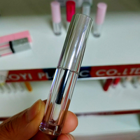 Tubes de brillant à lèvres personnalisés en gros avec bouchon à vis, finition mate, transparents, roses, noirs, pour cosmétiques et fards à joues, 3,1 ml, en PETG, impression sérigraphique, couleurs personnalisées