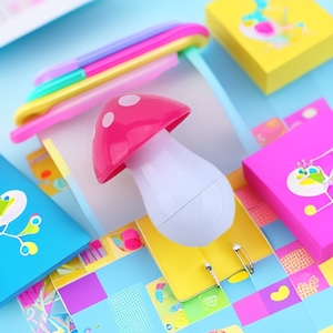 Stylo bille rétractable en forme de petit champignon mignon, créatif, amusant, en plastique, pour enfants, style dessin animé - Product Image 4