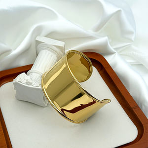 <span class=keywords><strong>Bracelet</strong></span> large classique en acier inoxydable plaqué or pour <span class=keywords><strong>femme</strong></span>, bijoux de luxe anti-ternissement, idéal pour un cadeau de Saint-Valentin - Product Image 1
