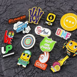 Modernos pines magnéticos personalizados de metal dorado con nombre y logotipo, grabados, para eventos, fútbol, coches, enfermeras, anime, monedas y botones de ropa. - Product Image 6