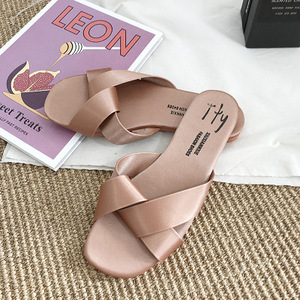 Mùa Hè Mới Dép Chéo Đáy Phẳng Flip Flop Mềm Duy Nhất Màu Trơn - Product Image 3