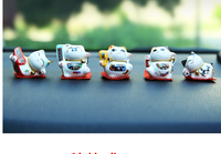 Mini-figurine en céramique Chat porte-bonheur, décoration de voiture, cadeau culturel-créatif, article de présentation pour stand de marché, artisanat d'exportation Chine PVC