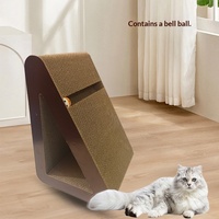 Griffoir pour chat en carton ondulé marron avec poteau vertical et jouet clochette 50x40x30cm, design minimaliste pour chats d'intérieur et petits appartements