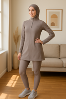 Ensemble de vêtements de sport d'inspiration musulmane : Robe tunique à manches longues et leggings avec hijab en mousseline assorti
