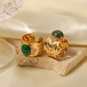 Anelli Aperti in <span class=keywords><strong>Malachite</strong></span> <span class=keywords><strong>Verde</strong></span> con Foglia Cava Placcati in Oro 18k e Acciaio Inossidabile per Donne - Product Image 6