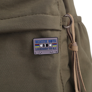 Broche <span class=keywords><strong>de</strong></span> ruban adhésif en gros Radio Music Theme Series Insigne en métal Accessoire Broches Broches décoratives Badges sur sac à dos Accessoires - Product Image 3