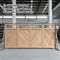 Puerta de Garaje de Madera Sólida Personalizada con Acabado Natural, Paneles en Chevron, Ventanas con Rejilla, Aislada, Seccional, Automática, con Control Remoto para Villa de Lujo