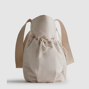 กระเป๋าเดินทางแบบถือสะพายไนลอนสำหรับผู้หญิง ใส่ของได้ทุกอย่าง ใช้ได้ทุกวัน ท่องเที่ยว ชายหาด วันหยุดสุดสัปดาห์ - Product Image 4