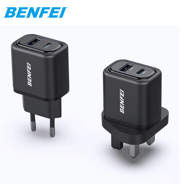 Portable 20W PD Fast Charger with USB Type-C Ports QC2.0/QC4.0 for Mobile Phones