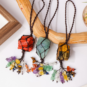 Pendentif de voiture en cristal naturel brut, sac en filet tissé à la main, pierres roulées, décoration de voiture 7 chakras pour la guérison, vente en gros - Product Image 4