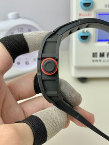 นาฬิกาสปอร์ตอัตโนมัติ รุ่นลิมิเต็ดอิดิชั่น ทูร์บิญอง คุณภาพสูง ดีไซน์เท่ห์สไตล์ฮิปฮอป ผลิตจากคาร์บอนไฟเบอร์ 055 หรูหรา - Product Image 4