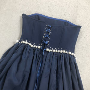 فستان سهرة أنيق طويل بدون حمالات باللون الكحلي مزين باللؤلؤ والأحجار الكريمة من الساتان للمناسبات الرسمية وحفلات الزفاف والاحتفالات - Product Image 6