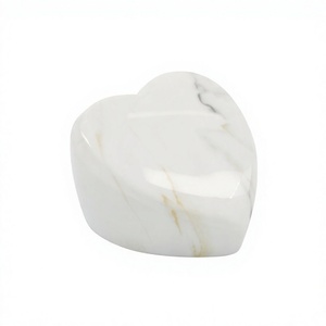 Urna funeraria blanca en forma de corazón para cenizas de adultos, recuerdo con acabado de mármol blanco, hermosa urna en forma de corazón para cenizas humanas de adultos. - Product Image 1