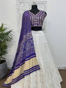 Nouvelle tenue traditionnelle de designer en faux georgette, comprenant un Lehenga Choli et un Dupatta, avec broderie à sequins et impression numérique, pour l'événement Garba - Product Image 3