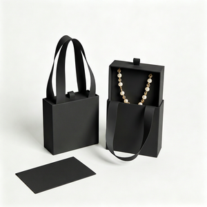 Boîte à bijoux élégante à porter à la main avec poignée en ruban vert, boîte cadeau en papier avec logo personnalisé pour emballage de bijoux et de boucles d'oreilles - Product Image 5