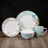 Service de table en porcelaine New Bone China avec assiettes à motif floral botanique bleu délicat et décoration sous glaçure pour marque privée