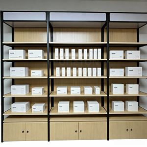 حامل عرض معدني فائق الوزن من جانب واحد خزانة مستحضرات تجميل خفيفة الوزن لمتاجر الأم والطفل - Product Image 1