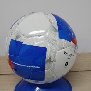 Ballon de football/soccer en cuir PU résistant à l'usure, personnalisé de haute qualité, pour usage intérieur/extérieur, durable pour la compétition et l'entraînement - Product Image 2