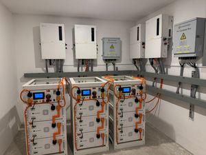 Inversores Solares Híbridos <span class=keywords><strong>Solis</strong></span> de Fase Dividida de 8/10/12/16KW 110V 240V para Almacenamiento de Energía Solar Residencial - Product Image 6