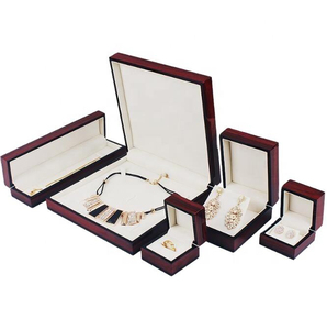 Boîte de rangement et d'emballage de luxe personnalisée en bois laqué pour bijoux (colliers, bracelets, boucles d'oreilles, pendentifs, bagues) - Product Image 1