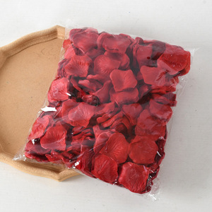 Paquete de 6000 Pétalos de Rosa Artificiales de Seda para Decoración de Bodas, Fiestas, Graduaciones y Año Nuevo, Ecológicos y de Alta Calidad - Product Image 2
