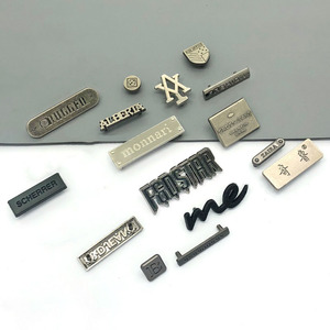 Tùy chỉnh Thư Kim Loại May thương hiệu thẻ chất lượng cao thủ công kim loại tấm nhãn cho quần áo vuông quần áo Logo thẻ - Product Image 2