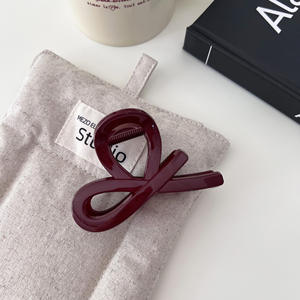 Clip <span class=keywords><strong>à</strong></span> cheveux rouge Ancla, élégant clip en plastique en forme de requin pour les coiffures mi-hautes <span class=keywords><strong>à</strong></span> l'arrière de la tête, accessoire polyvalent indispensable pour les chignons - Product Image 4