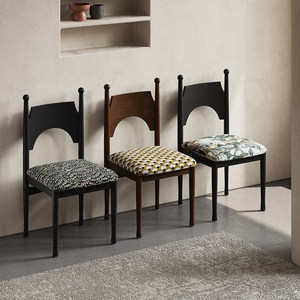 Chaise <span class=keywords><strong>de</strong></span> salle à manger classique en bois massif noir, dossier arqué, coussin en tissu vert, structure robuste pour <span class=keywords><strong>la</strong></span> maison, les restaurants et l'usage commercial - Product Image 4