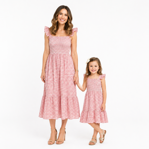 Robe longue à carreaux vichy assortie mère et fille 2026, tailles 2-5 ans et adulte, avec corsage smocké et ourlet étagé en coton doux, pour la vente en gros familiale - Product Image 5