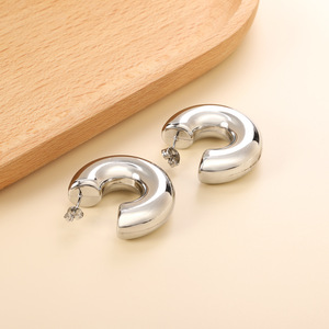 Boucles d'oreilles en forme de C en alliage de zinc, géométriques, tendance pour femmes - Product Image 3