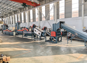 เครื่องรีไซเคิลพลาสติกอัตโนมัติสำหรับฟิล์ม PE PP HDPE LDPE ถุงผ้า และถุงพลาสติกชนิดต่างๆ  กำลังการผลิตสูง 300-2000 กก./ชม. พร้อมระบบล้างและอบแห้ง - Product Image 5