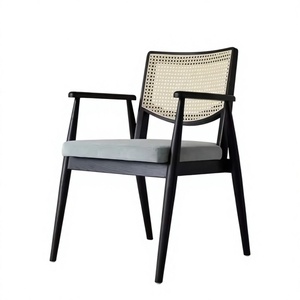 Chaise de salle à manger minimaliste moderne avec structure en bois, dossier en rotin, revêtement en microfibre, siège rembourré, fauteuil pour salle à manger et maison - Product Image 1