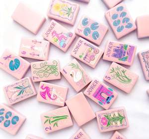 Juego de Mahjong Americano Portátil de Acrílico con Patrón Rosa de Lujo para <span class=keywords><strong>Casino</strong></span>, Venta al por Mayor, Patrones Personalizables, Alta Calidad - Product Image 1