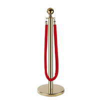 Tapis barrière en acier inoxydable doré Hôtel Queen Pole Line Manager Stanchion Post Bollard Red Rope Post Décoration de mariage