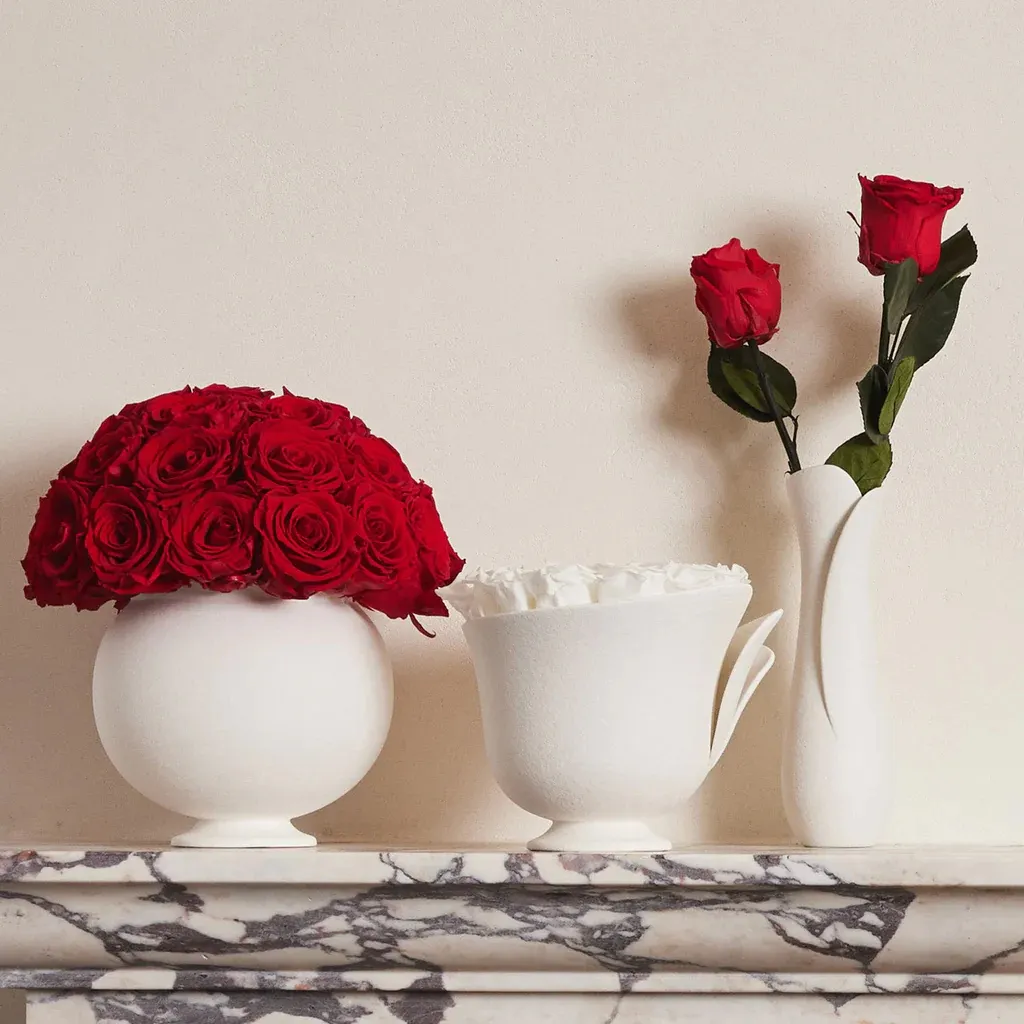 2024 घर की मेज की सजावट के लिए सिरेमिक फूलदान में सबसे लोकप्रिय शाश्वत फूल, लंबे तने वाले बॉक्स के साथ वीनस फॉरएवर फ्लेर संरक्षित गुलाब