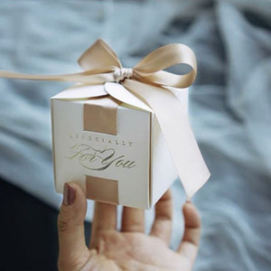 Đám Cưới Đính Hôn dập xanh trắng tím cổ điển kích thước nhỏ hộp Kẹo sô cô la đơn giản Hộp ruy băng - Product Image 6