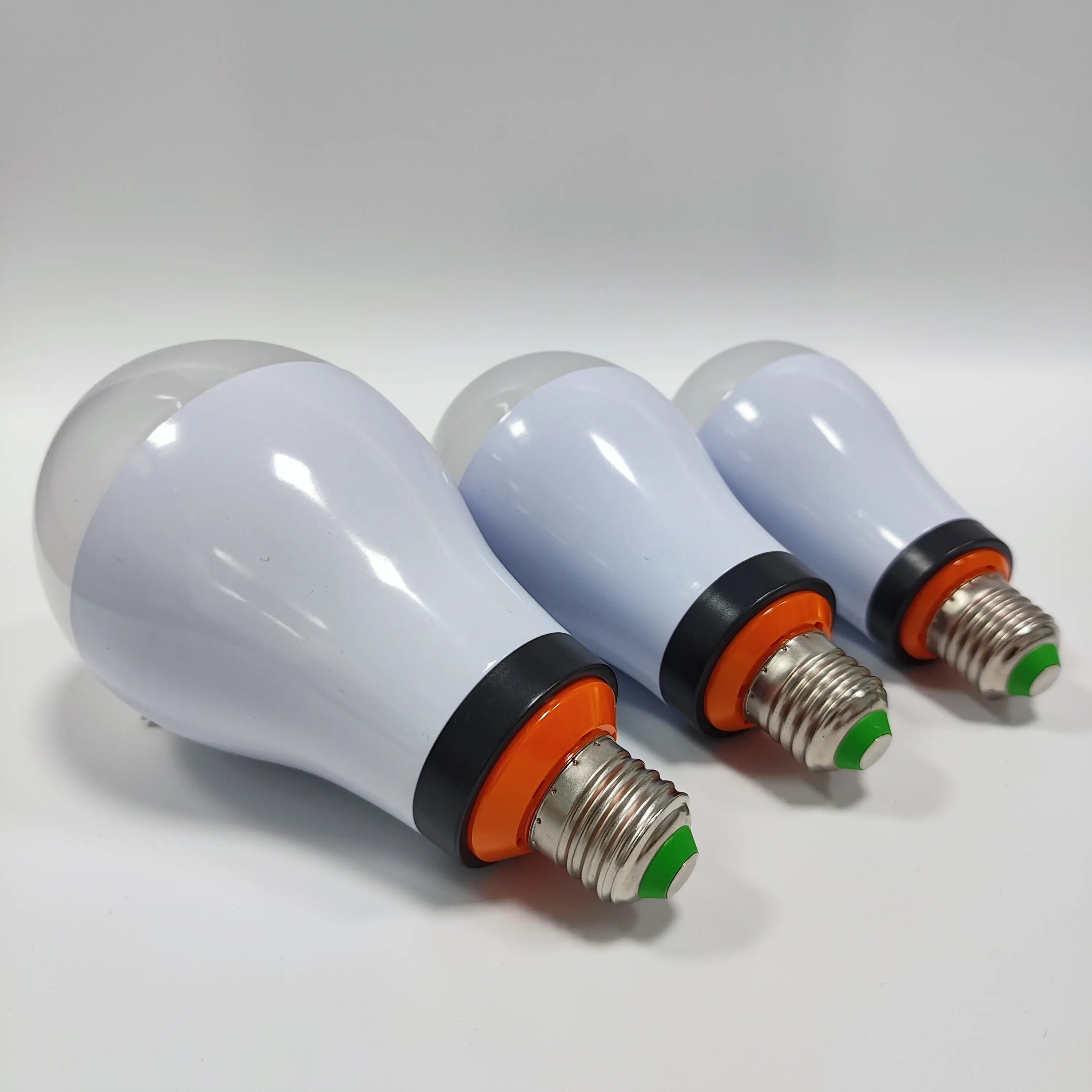 プラスチック20W E27B22 2つのバッテリー駆動充電式LED緊急電球省エネ屋内照明