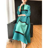 Robe plissée style accordéon color-block pour femme, nouvelle collection Printemps 2026, coupe flatteuse, col halter, grandes tailles, White Dove Pleats