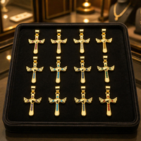 Pendentif Croix Ailée Dorée Élégante avec Pierres CZ Colorées, Bijou Religieux Aile d'Ange, Vente en Gros pour Femmes et Hommes