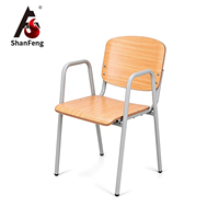 Chaise d'étudiant moderne en contreplaqué avec accoudoirs, structure en acier, empilable, pour la formation et l'ameublement scolaire en classe