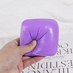 Jouet mochi en forme de cœur ultra doux avec effet sensoriel de montée lente, en matériau PU, cadeau anti-stress pour les 14 ans et plus - Product Image 3