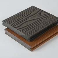 Plancher en WPC co-extrudé de qualité commerciale, durable et antidérapant pour café, espace extérieur, complexe hôtelier, jardin