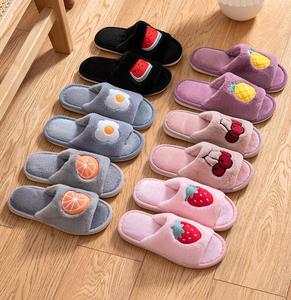 Nouvelles pantoufles <span class=keywords><strong>d</strong></span>'intérieur douces en peluche gris rosé <span class=keywords><strong>cerise</strong></span> pour l'<span class=keywords><strong>hiver</strong></span>, design mignon avec fonction antidérapante, chaussures <span class=keywords><strong>d</strong></span>'été - Product Image 6