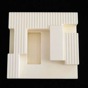 Base carrée isolante <span class=keywords><strong>en</strong></span> céramique d'<span class=keywords><strong>alumine</strong></span> à haute teneur <span class=keywords><strong>en</strong></span> <span class=keywords><strong>alumine</strong></span> (99,6 %) avec fentes, substrat pour films minces, composants pour l'industrie électronique - Product Image 2