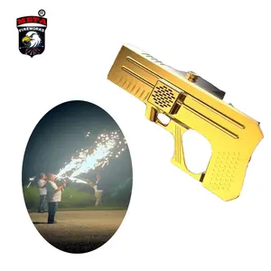 Tireur de feu d'artifice intérieur tenu dans la main de style populaire pistolet à feu froid effet spécial de scène dorée pyro pour la fête de Noël dj