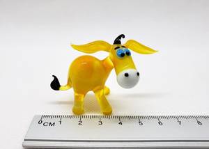 Figurine d'âne en verre jaune avec des yeux bleus sur socle en pierre, décoration contemporaine pour salon, cadeau d'anniversaire pour enfants de 3 à 6 ans - Product Image 3