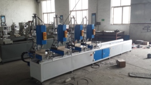 Machine <span class=keywords><strong>de</strong></span> fabrication <span class=keywords><strong>de</strong></span> fenêtres en aluminium Eworld avec moteur, quatre têtes, quatre stations, 220V/380V, puissance 3500W, facile à utiliser - Product Image 4