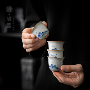 Taza de té de porcelana azul y blanca, pintada a mano con paisaje, tazón pequeño de cerámica, estilo tradicional chino para el té de la tarde - Product Image 1